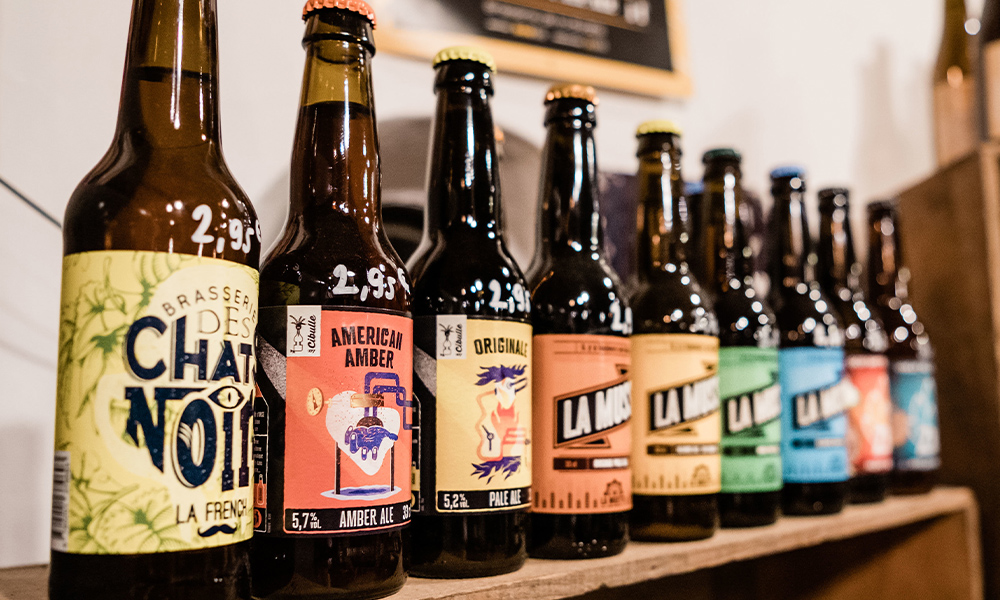 A Aigrefeuille-sur-Maine, la boutique de La Cave de la Maine propose plus d'une centaine de références de bière.