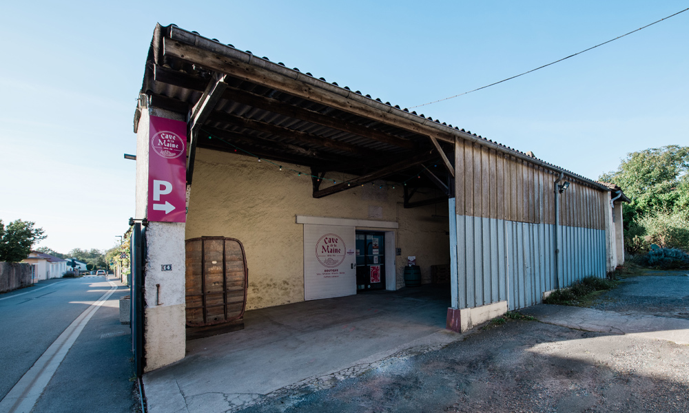Cave de la Maine PROFITEZ DES CONSEILS DE VOTRE CAVISTE À AIGREFEUILLE-SUR-MAINE - HORAIRES DE LA BOUTIQUE Lundi - Mardi - Mercredi - Jeudi - Vendredi : 9h–12h30 et 14h30–19h Samedi : 9h–12h30 Dimanche : fermé